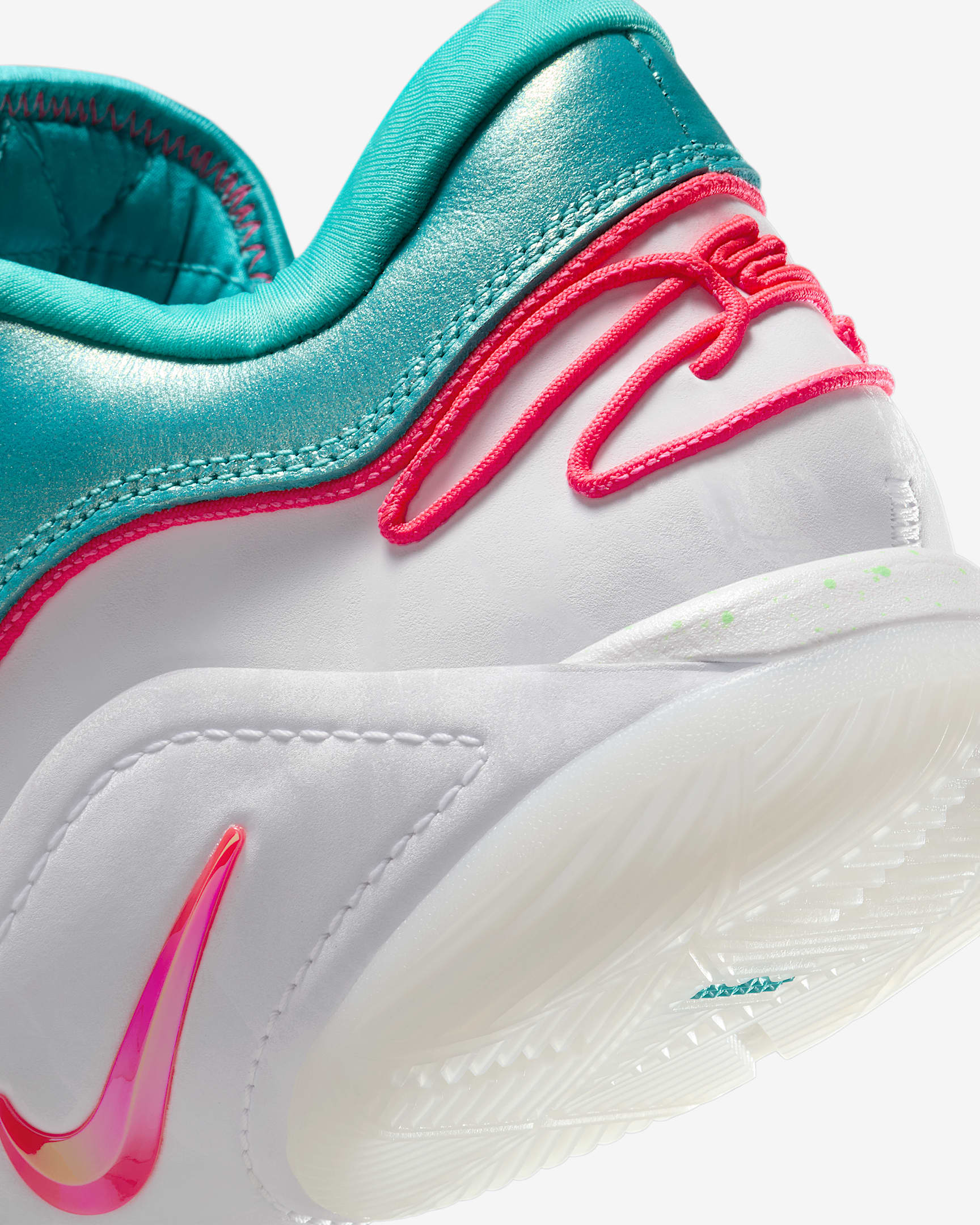 LeBron XXII 'Limelight' Basketball Shoes