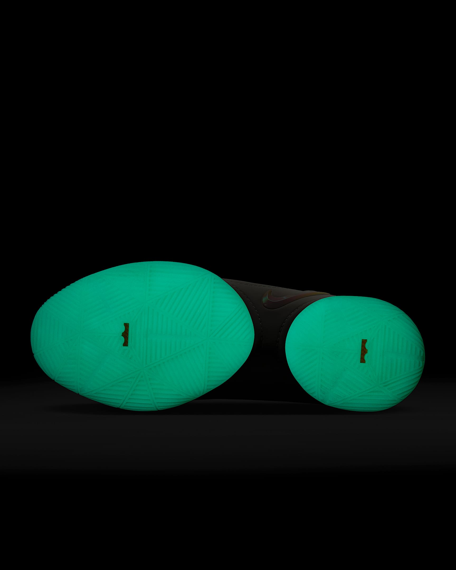 LeBron XXII Basketball Shoes