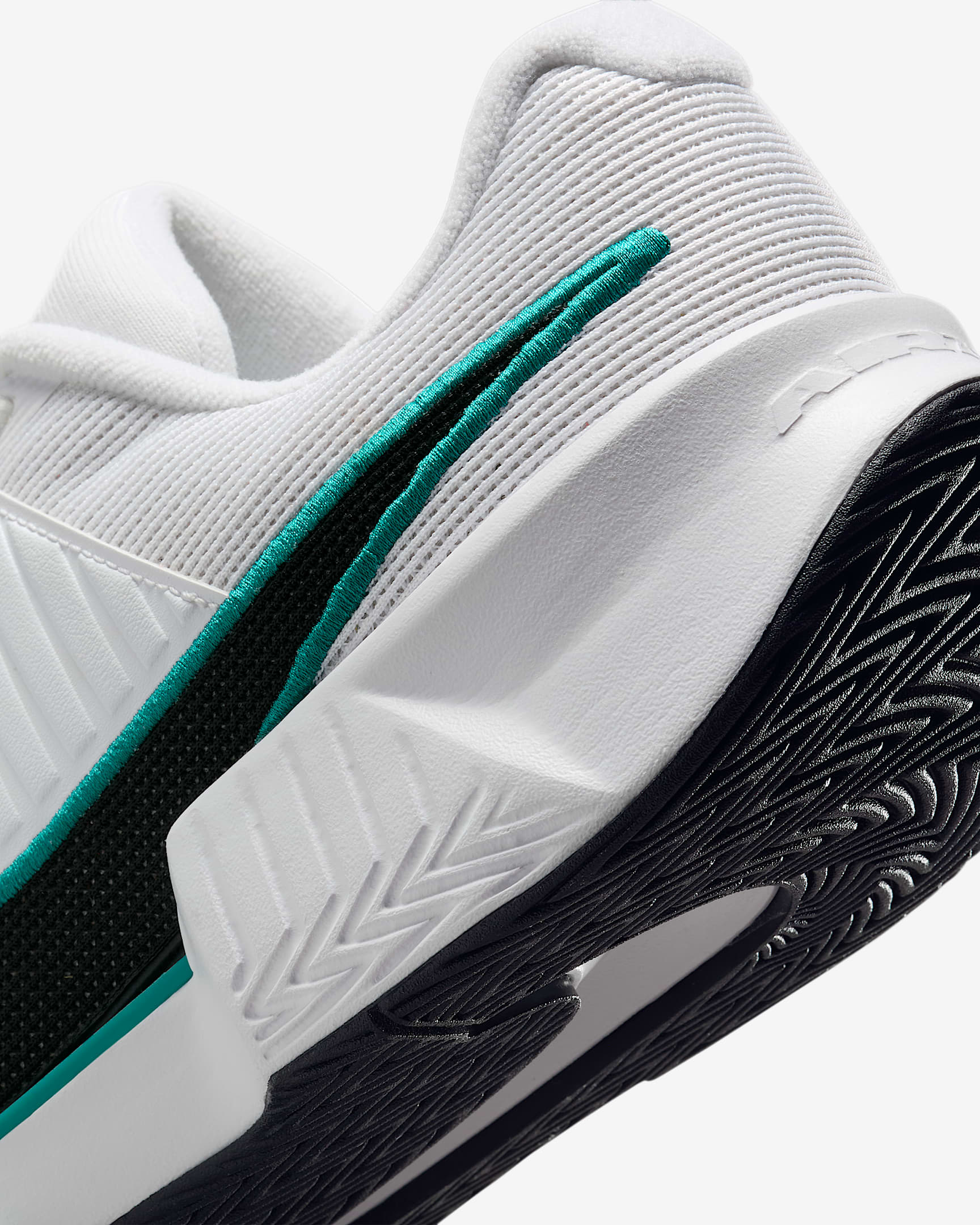 Nike GP Challenge Pro Men's Hard Court Tennis Shoes