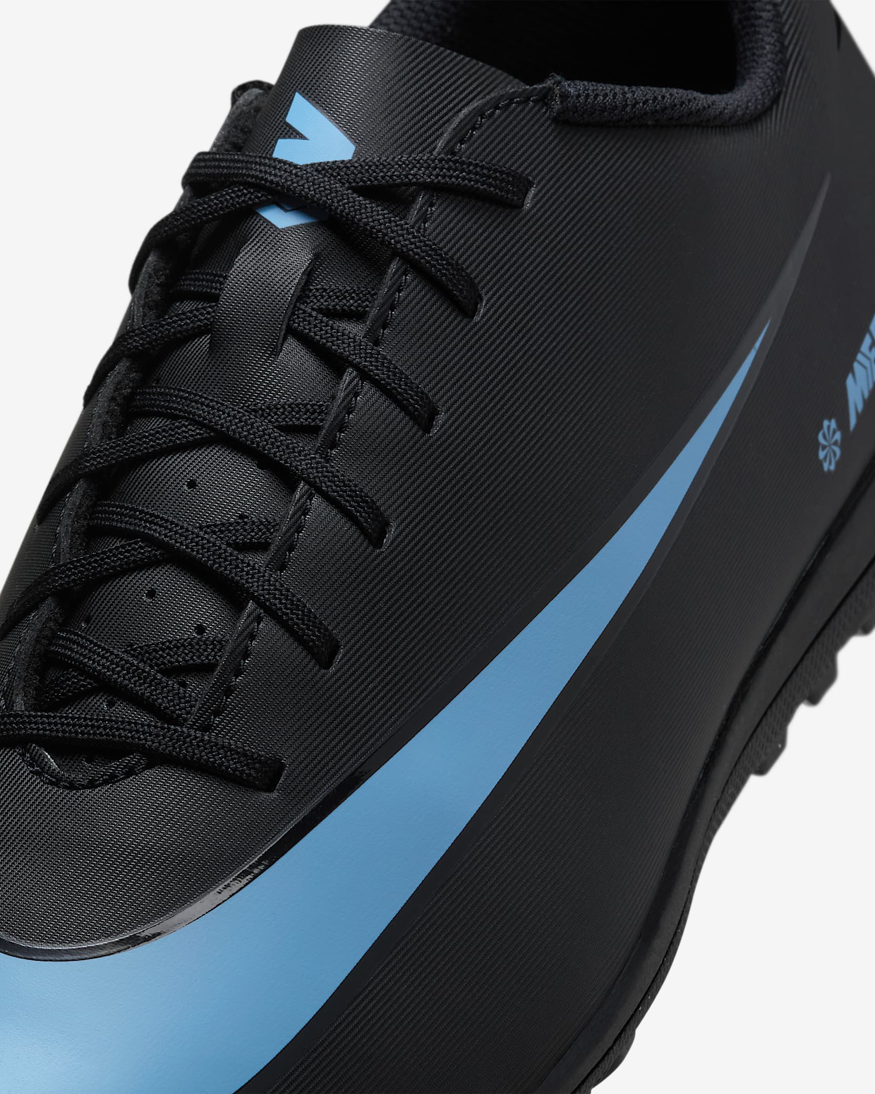 Nike Mercurial Vapor 16 Club Turf Low-Top Football Shoes