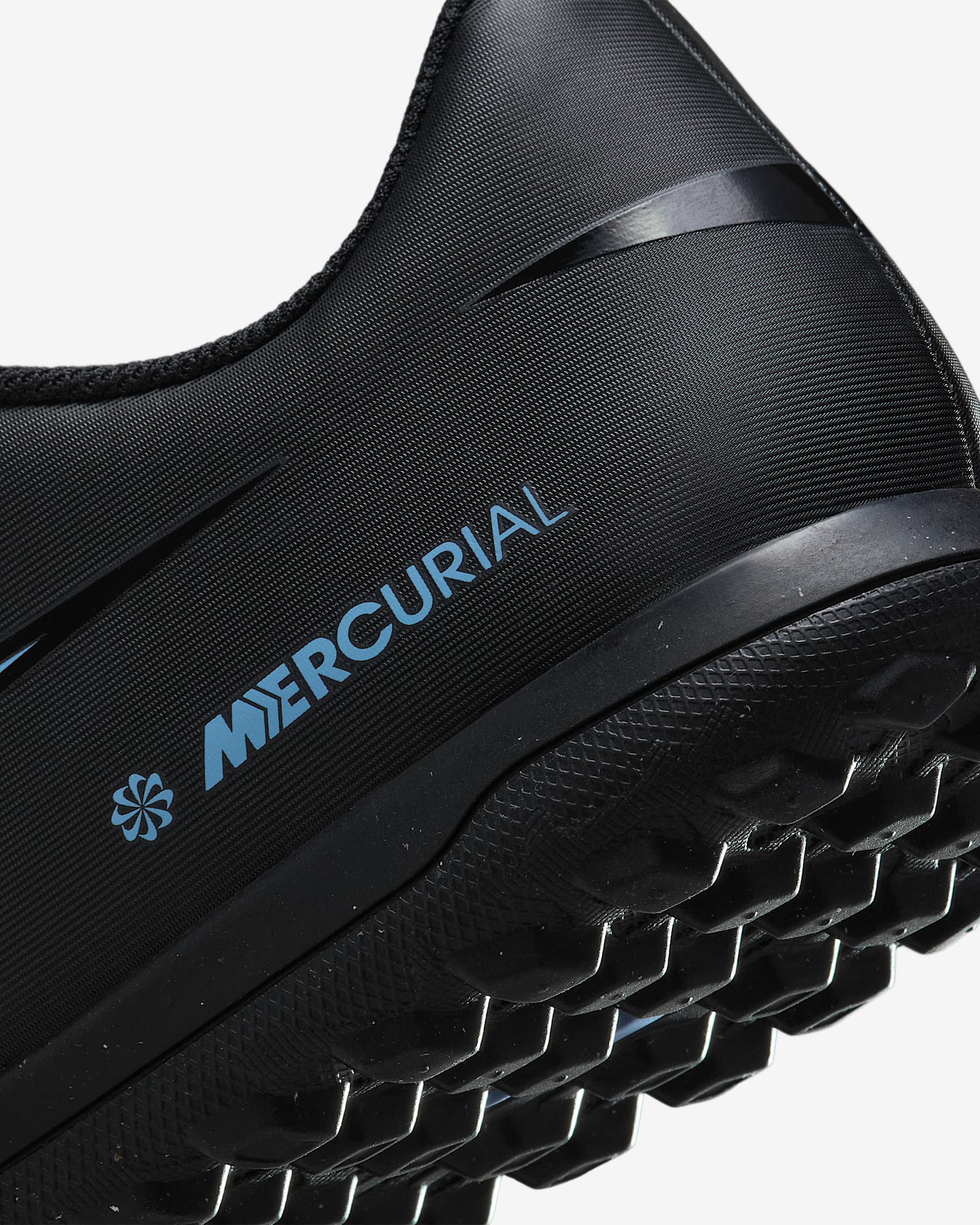 Nike Mercurial Vapor 16 Club Turf Low-Top Football Shoes