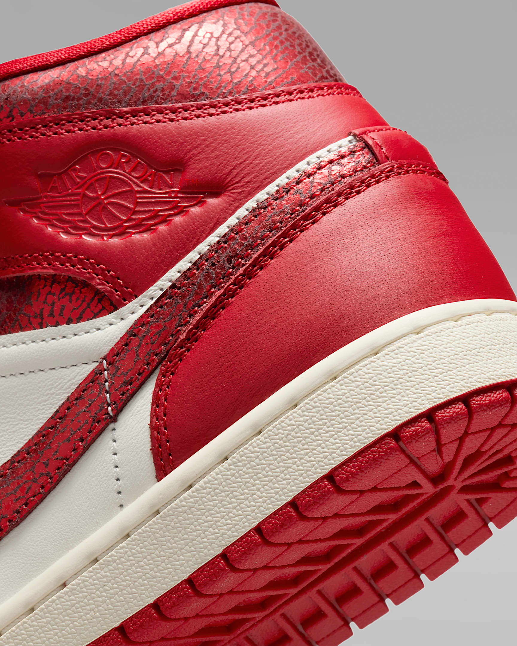 Air Jordan 1 Mid SE Women's Shoes