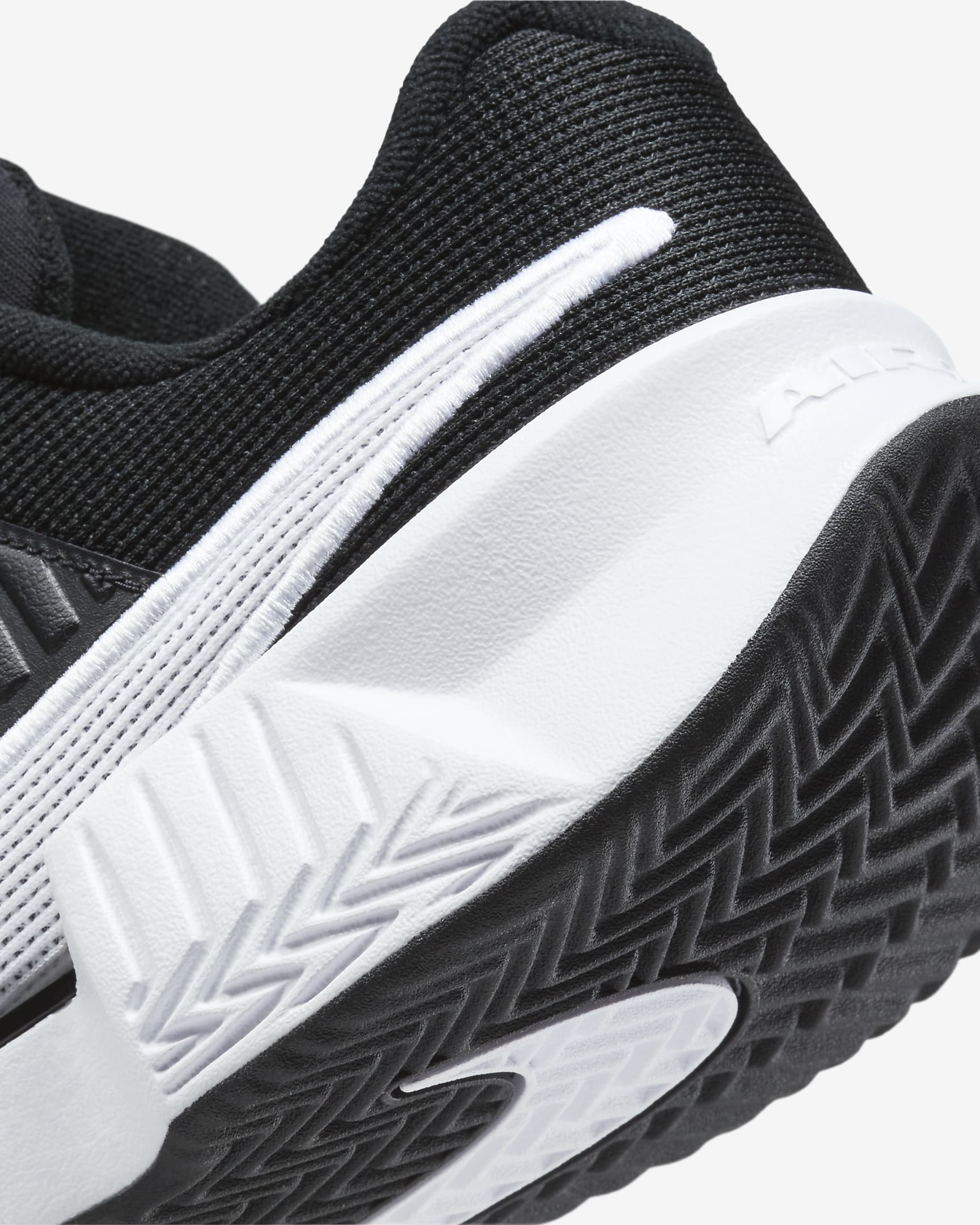 Nike GP Challenge Pro Women's Clay Court Tennis Shoes